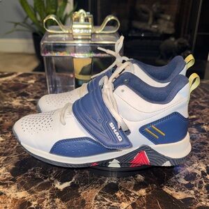 Shaq White/Navy/Gold Basketball Sneakers - Boys Size 4